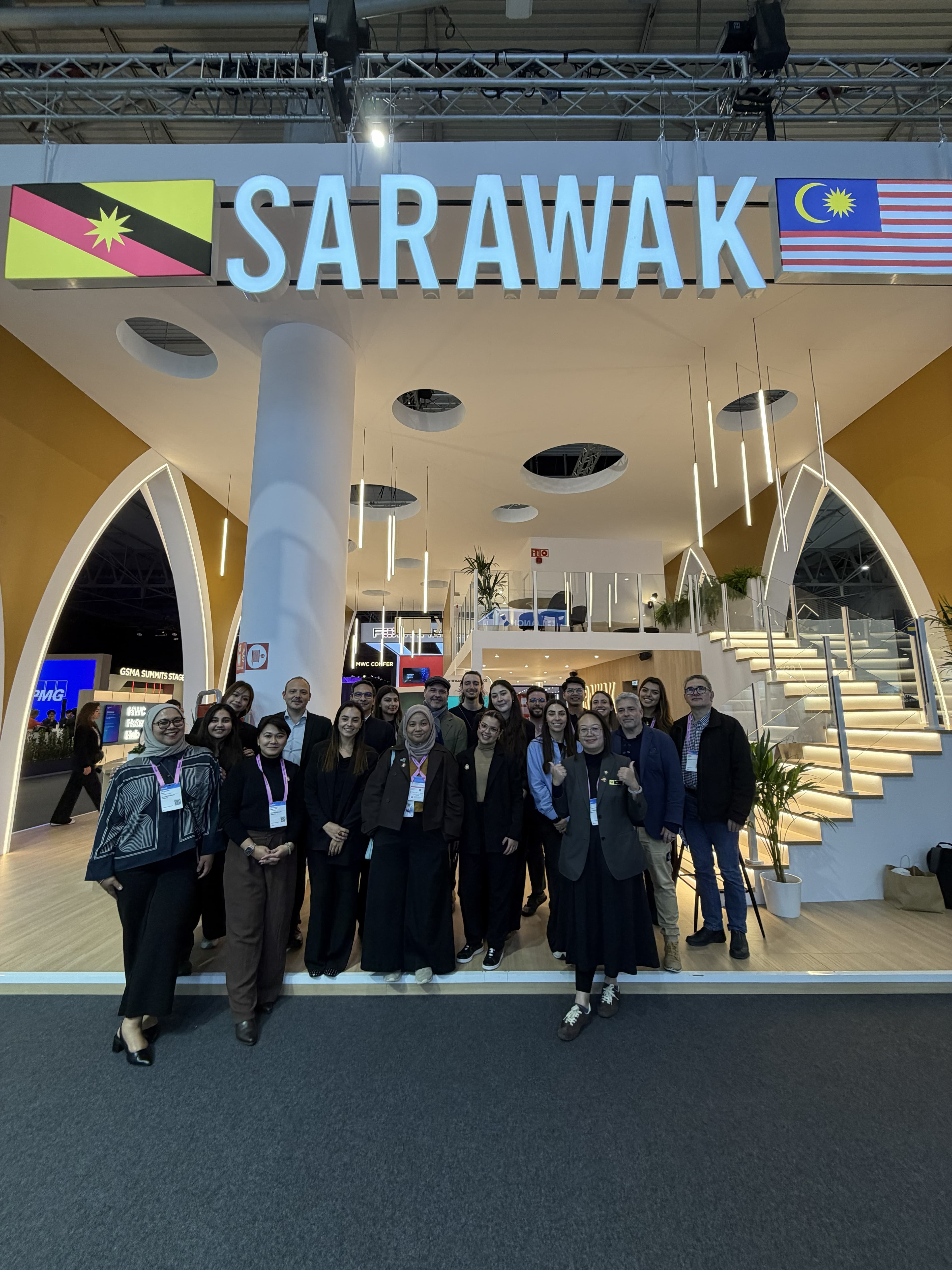 Delegation at MWC booth